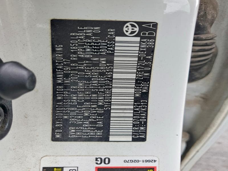 2018 TOYOTA COROLLA XLE 12