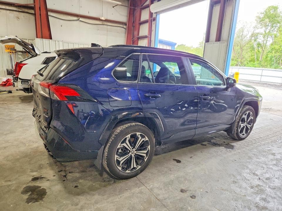 2025 TOYOTA RAV4 XSE 3