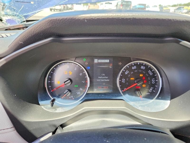 2021 TOYOTA RAV4 XLE 9
