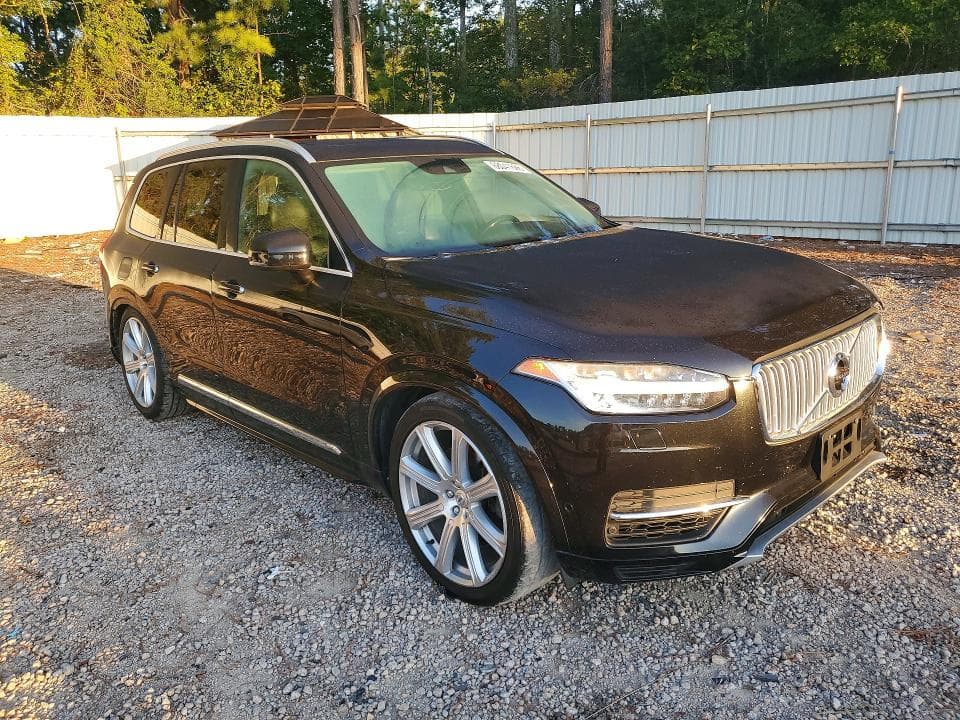 2017 VOLVO XC90 T8 4
