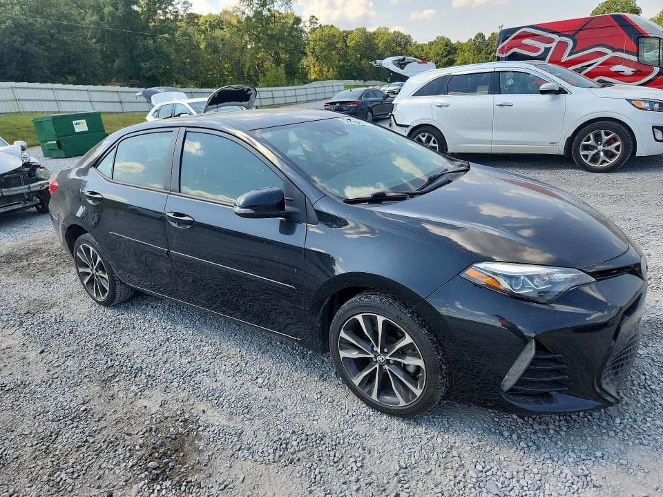 2017 TOYOTA COROLLA XSE 4