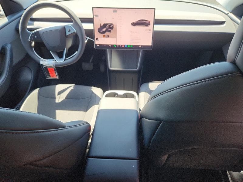 2026 TESLA MODEL Y 8