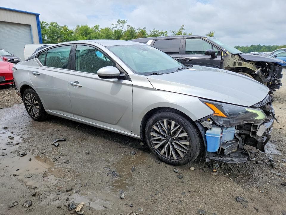 2023 NISSAN ALTIMA SV 4