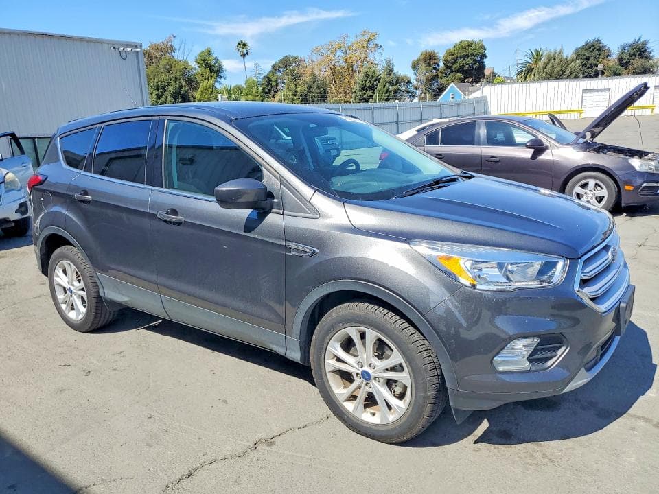 2019 FORD ESCAPE SE 4