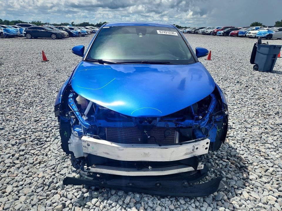 2020 TOYOTA C-HR XLE 5