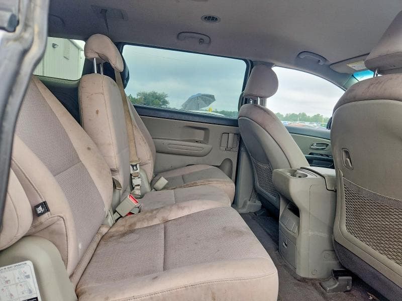 2017 KIA SEDONA LX 11