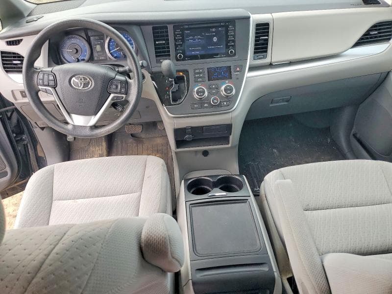 2020 TOYOTA SIENNA LE 8