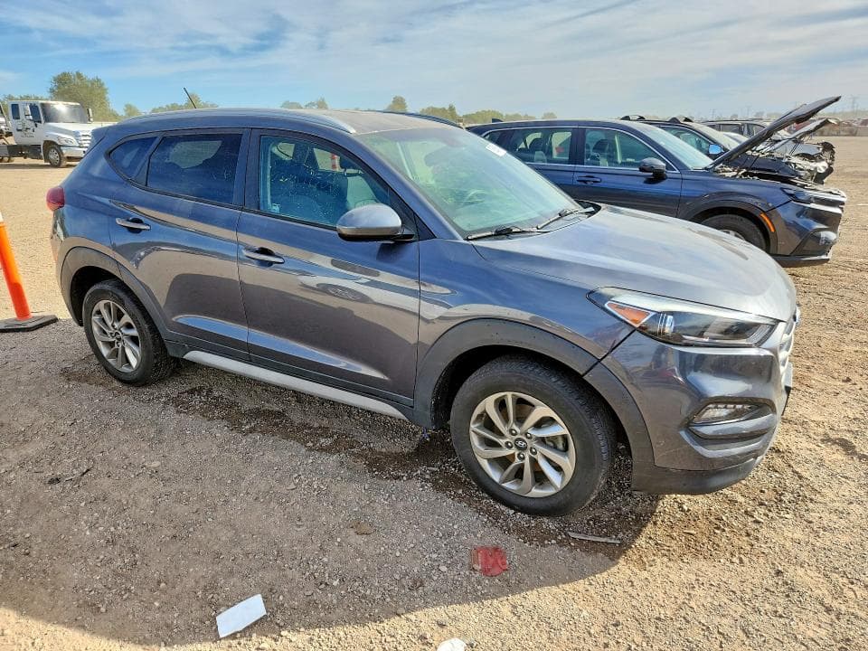 2017 HYUNDAI TUCSON SE 4