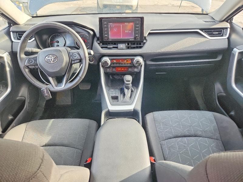 2020 TOYOTA RAV4 XLE 8