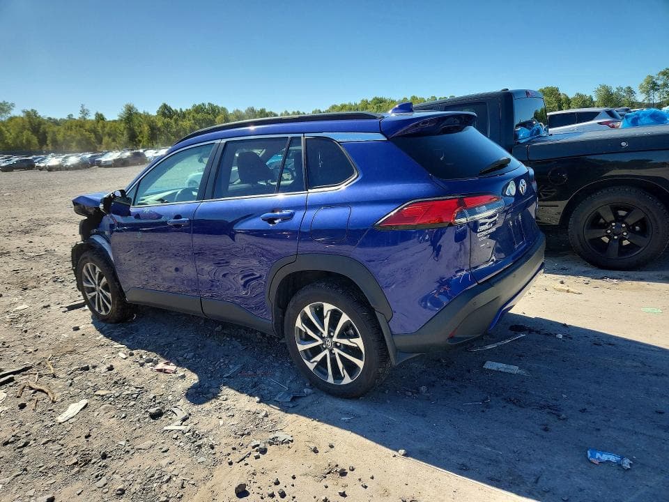 2022 TOYOTA COROLLA CROSS XLE 2