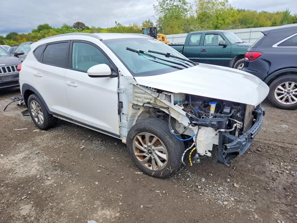 2017 HYUNDAI TUCSON SE 4