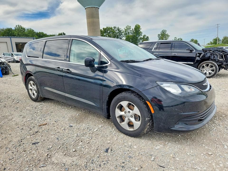 2017 CHRYSLER PACIFICA LX 4