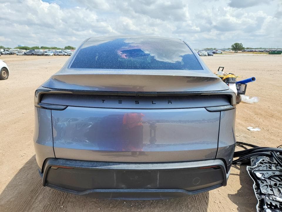 2026 TESLA MODEL Y 6
