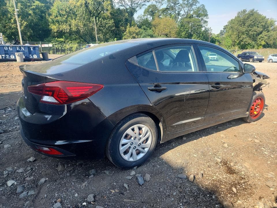 2019 HYUNDAI ELANTRA SE 3