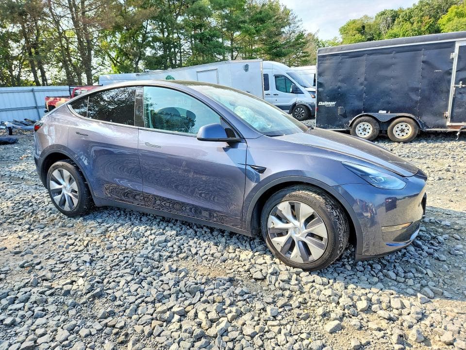 2023 TESLA MODEL Y 4