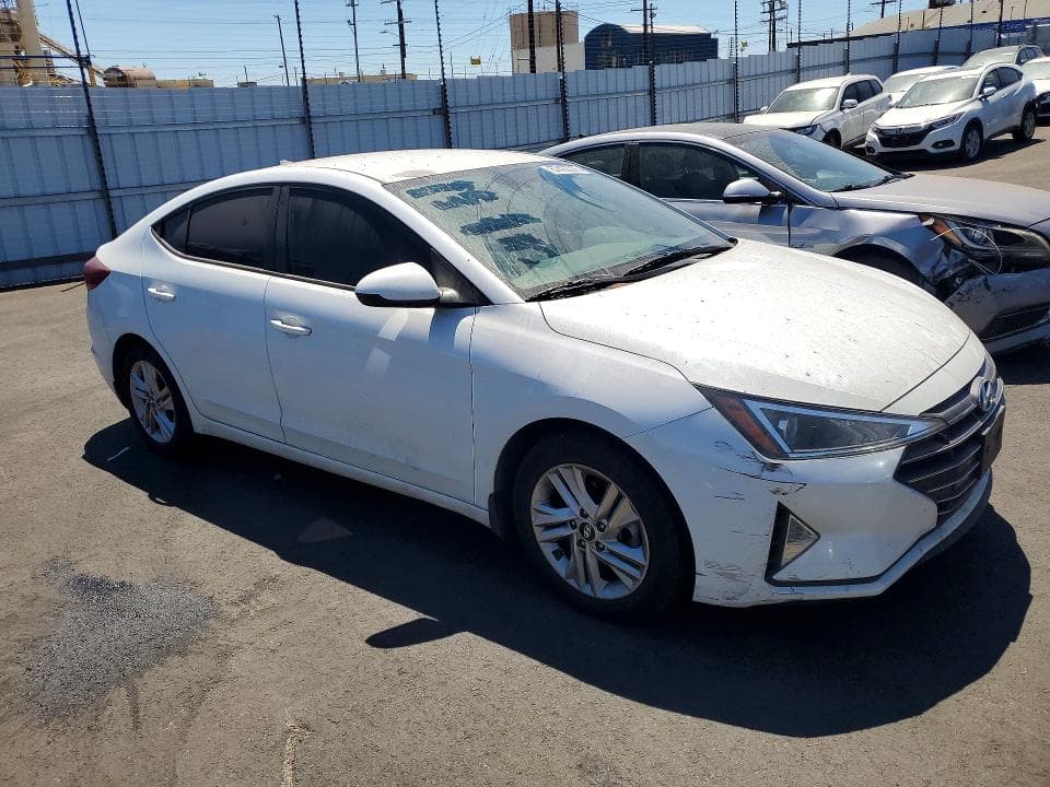 2020 HYUNDAI ELANTRA SEL 4