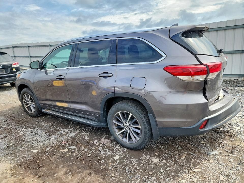 2018 TOYOTA HIGHLANDER XLE 2