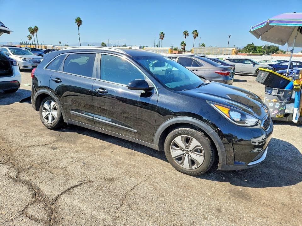 2017 KIA NIRO LX 4