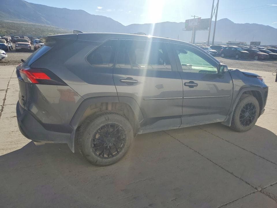 2022 TOYOTA RAV4 LE 3