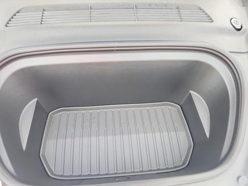 2025 TESLA MODEL Y 11