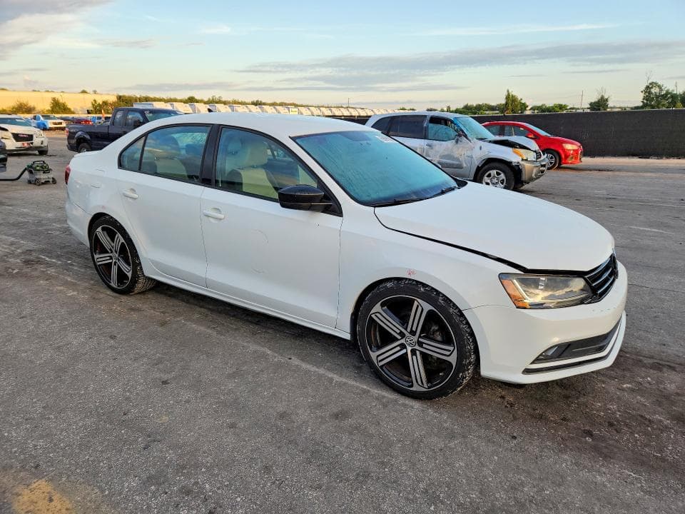 2017 VOLKSWAGEN JETTA SPORT 4