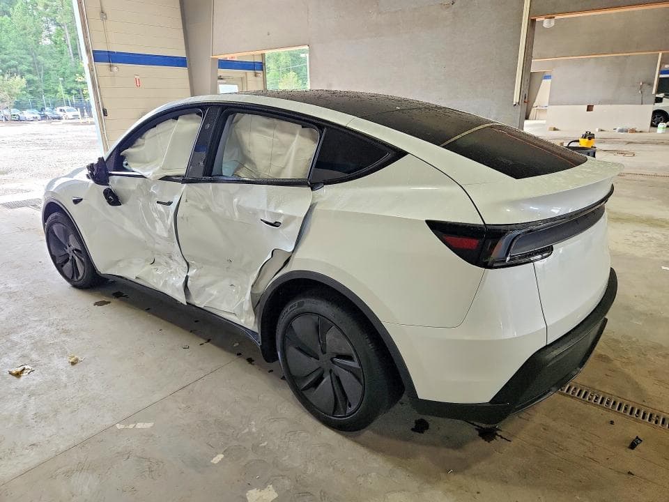 2026 TESLA MODEL Y 2
