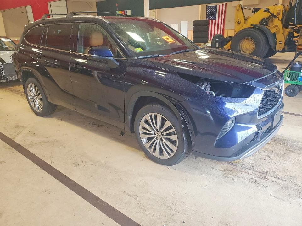 2023 TOYOTA HIGHLANDER PLATINUM 4