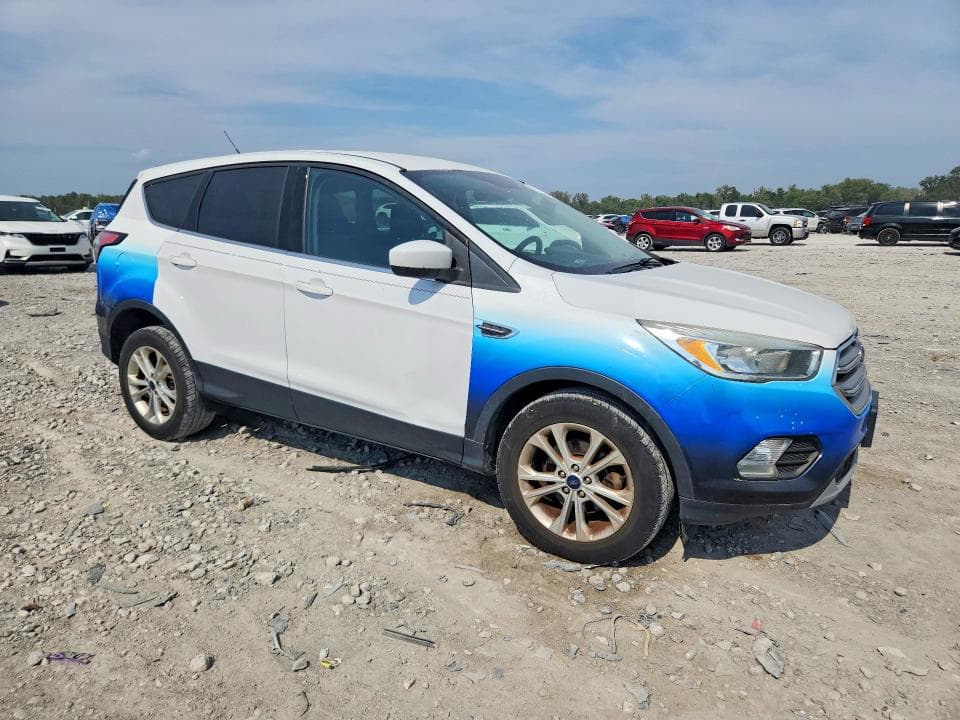 2017 FORD ESCAPE SE 4