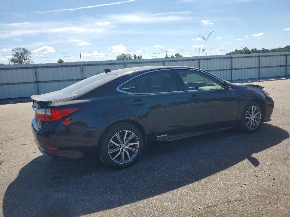 2017 LEXUS ES 300H 3