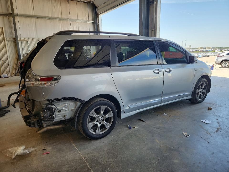 2019 TOYOTA SIENNA SE PREMIUM 7-PASSENGER 3