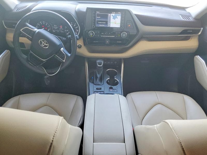 2020 TOYOTA HIGHLANDER XLE 8