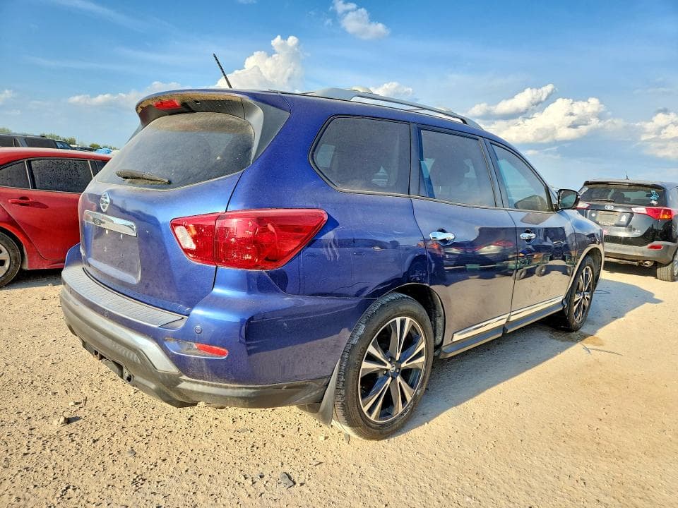2017 NISSAN PATHFINDER PLATINUM 3