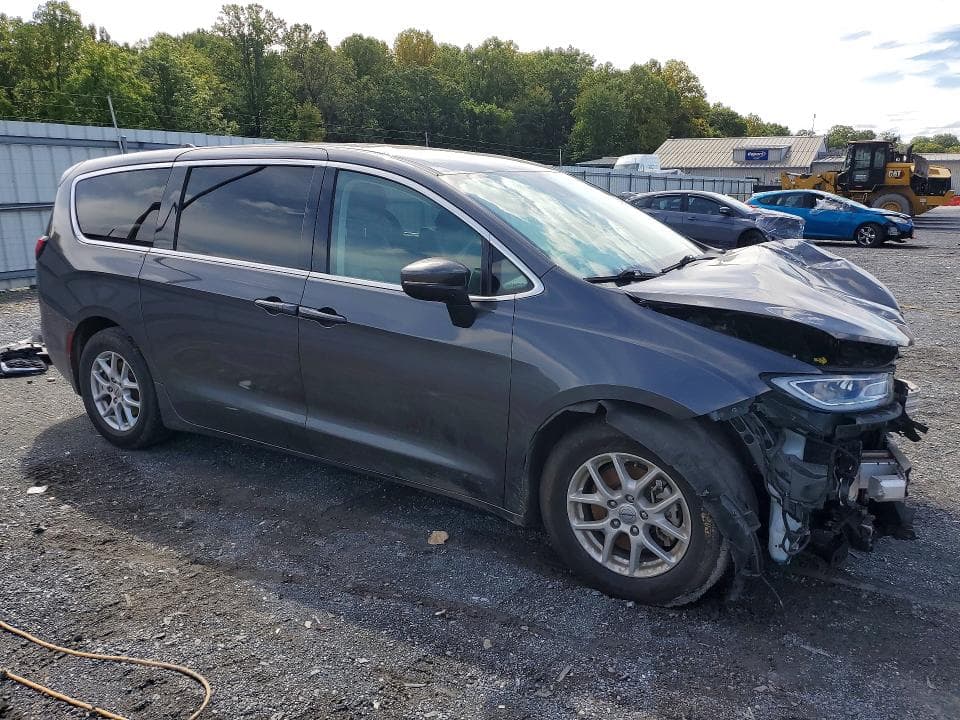 2023 CHRYSLER PACIFICA TOURING L 4