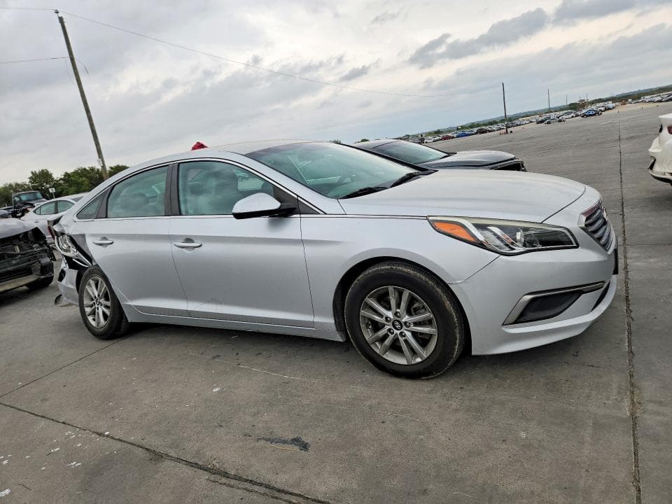 2017 HYUNDAI SONATA SE 4