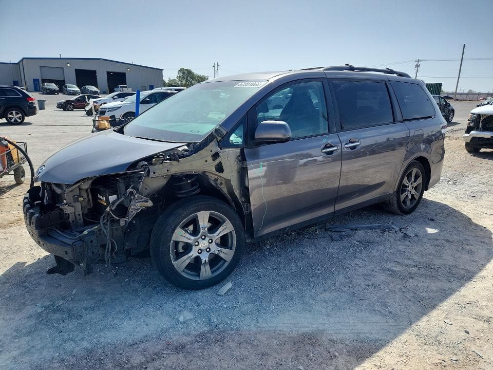 2017 TOYOTA SIENNA SE