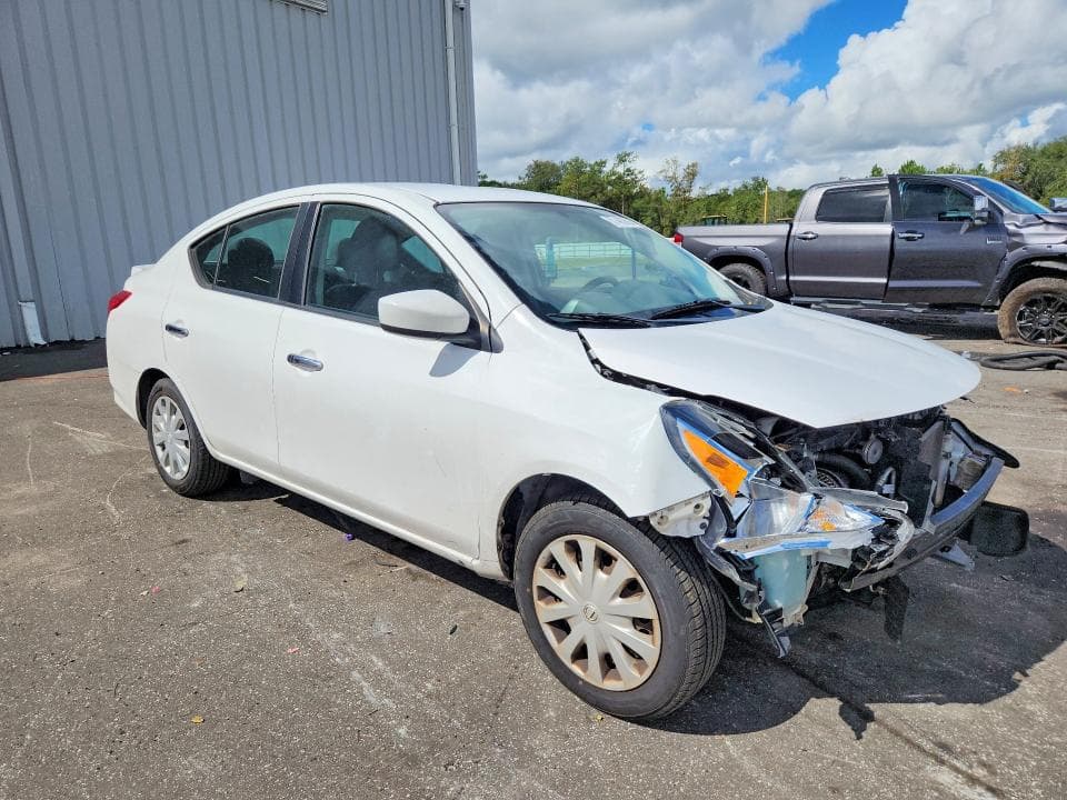 2017 NISSAN VERSA 1.6 SV 4