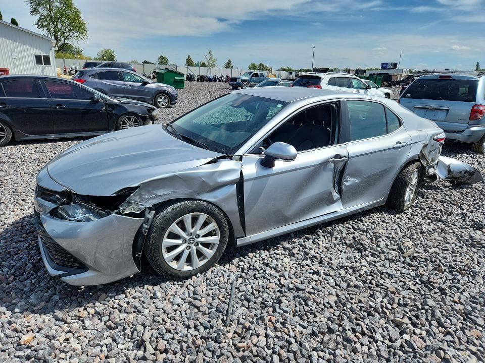 2019 TOYOTA CAMRY LE - 1