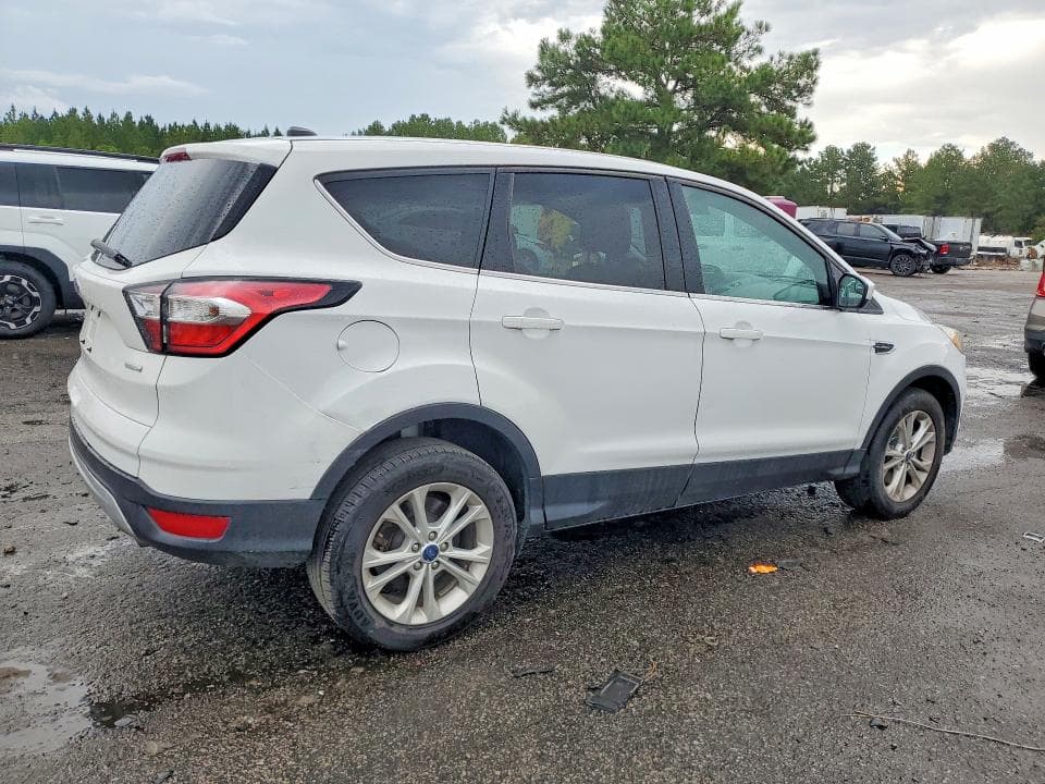 2017 FORD ESCAPE SE 3