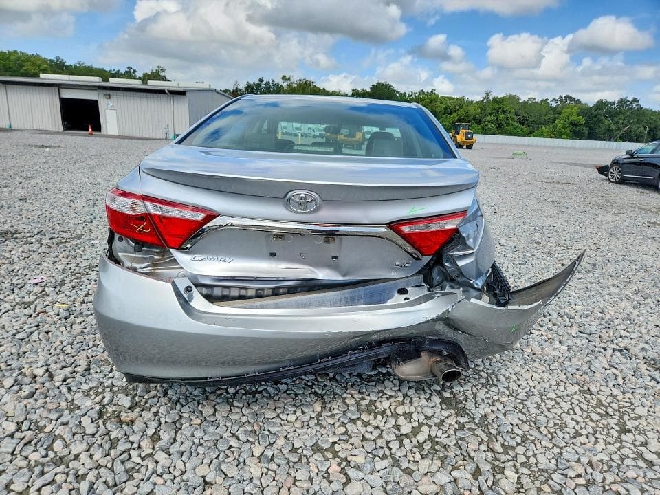 2017 TOYOTA CAMRY SE 6