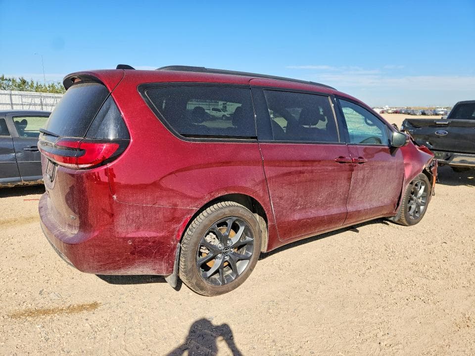2023 CHRYSLER PACIFICA TOURING L 3