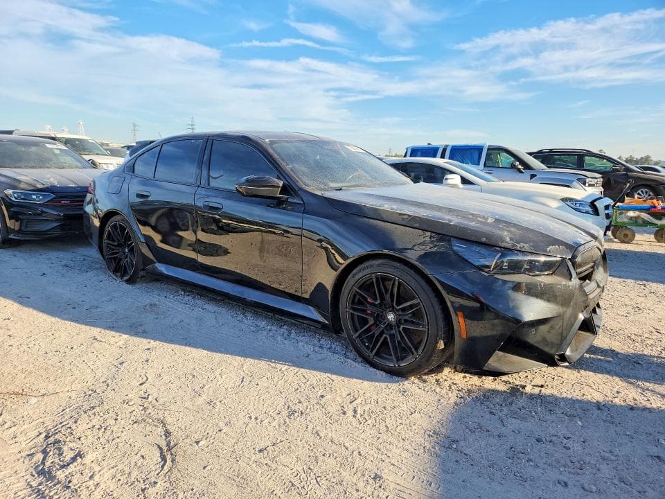 2025 BMW M5 4