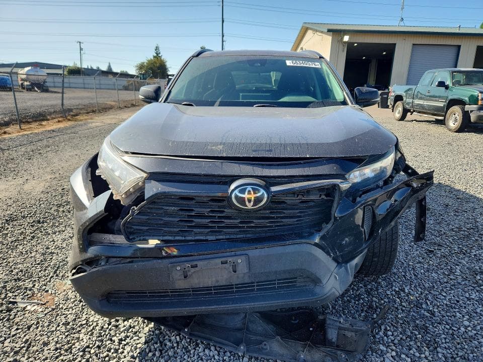 2019 TOYOTA RAV4 LE 5