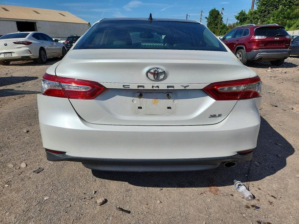 2020 TOYOTA CAMRY XLE 6