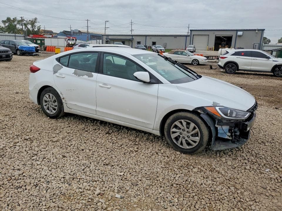 2017 HYUNDAI ELANTRA SE 4