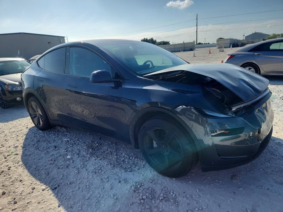 2026 TESLA MODEL Y 4