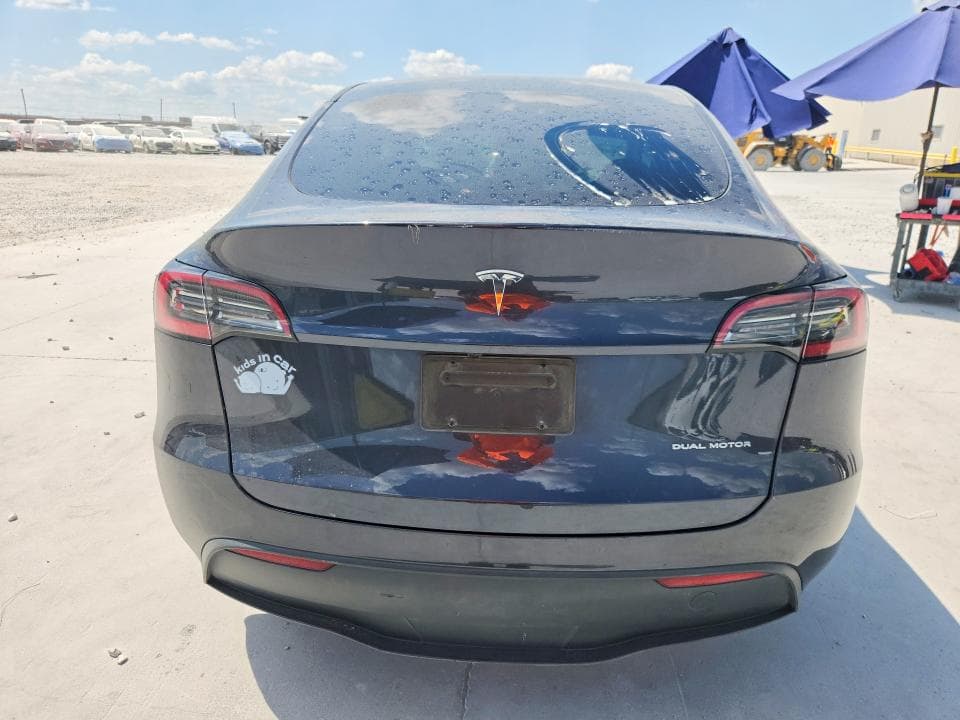 2024 TESLA MODEL Y 6
