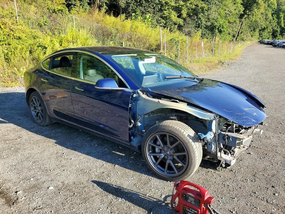 2018 TESLA MODEL 3 4