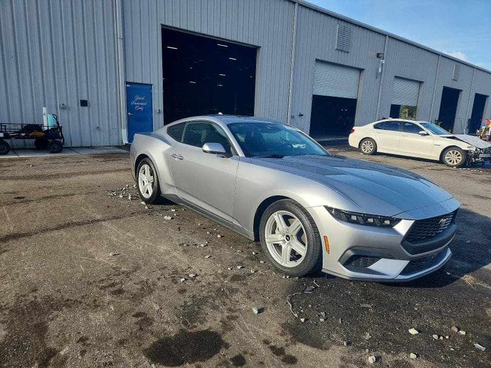 2026 FORD MUSTANG 4