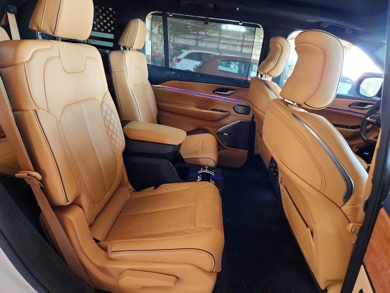 2023 JEEP GRAND CHEROKEE L SUMMIT 11