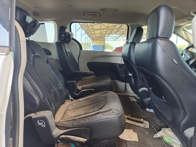 2019 CHRYSLER PACIFICA TOURING L 10